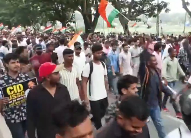 रांची में JPSC-SSC में धांधली के खिलाफ छात्रों ने विधानसभा घेराव शुरू कर दिया है।