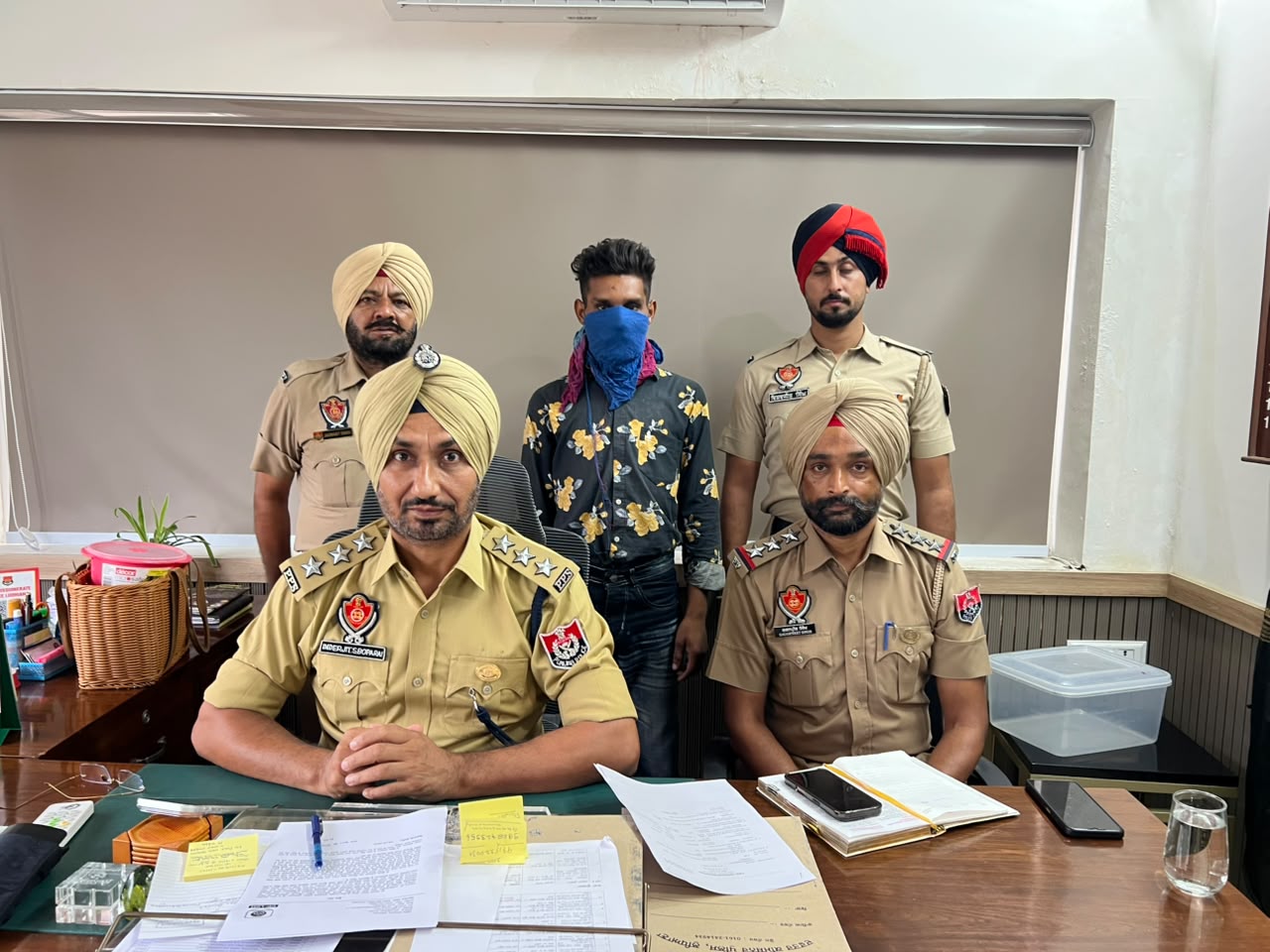 पुलिस ने हर्ष कुमार को गिरफ्तार कर लिया है।