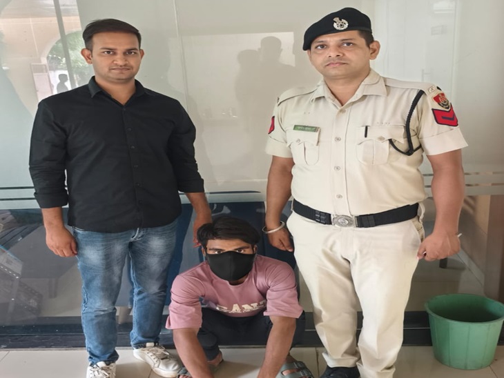 पानीपत पुलिस की गिरफ्त में आरोपी। - Dainik Bhaskar