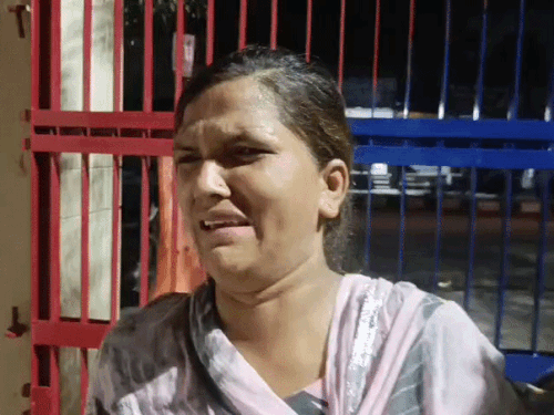 मृतका की मां ने बेटी को गलत तरीके से फंसाने का आरोप लगाया।