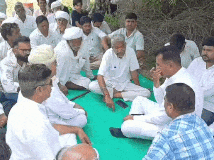 ग्रामीणों की मांगों पर सहमति बनने के बाद धरना समाप्त किया।