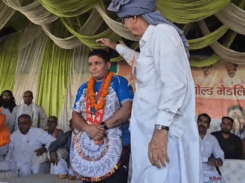 महेंद्रगढ़ के कनीना में आयोजित एक सम्मान समारोह में शर्मिला धनखड़। फाइल फोटो