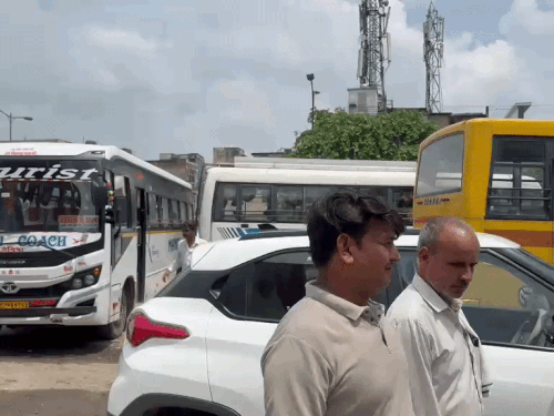 ट्रांसपोर्ट कमिश्नर ने ऑपटर्स की मांगें मानी; आज रात 12 बजे से होनी थी हड़ताल|अलवर,Alwar - Dainik Bhaskar