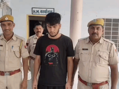 4 मोबाइल और 3 सिम बरामद; चाकू से हमला कर नकबजनी का इनामी बदमाश भी पकड़ा|अलवर,Alwar - Dainik Bhaskar