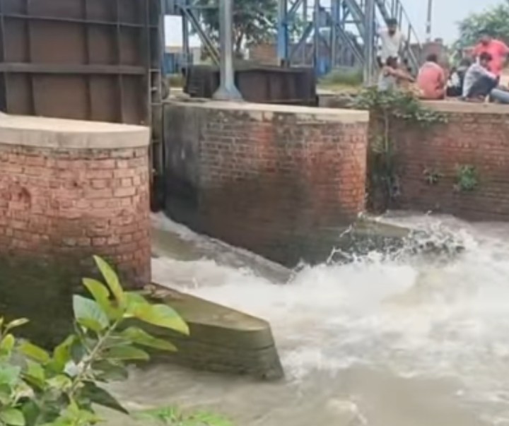 काकौत हैड, जहां से युवक नहर में डूबा।