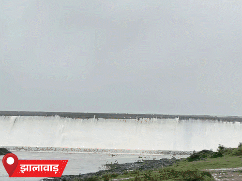 हाड़ौती क्षेत्र में दो दिन से हो रही लगातार बरसात के कारण बड़े बांध छलकने लगे हैं।