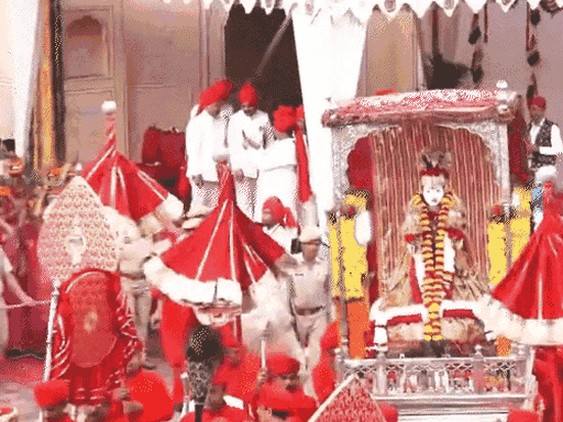 तीज माता की शाही सवारी के दौरान ड्रोन से पुष्पवर्षा कराई जाएगी।