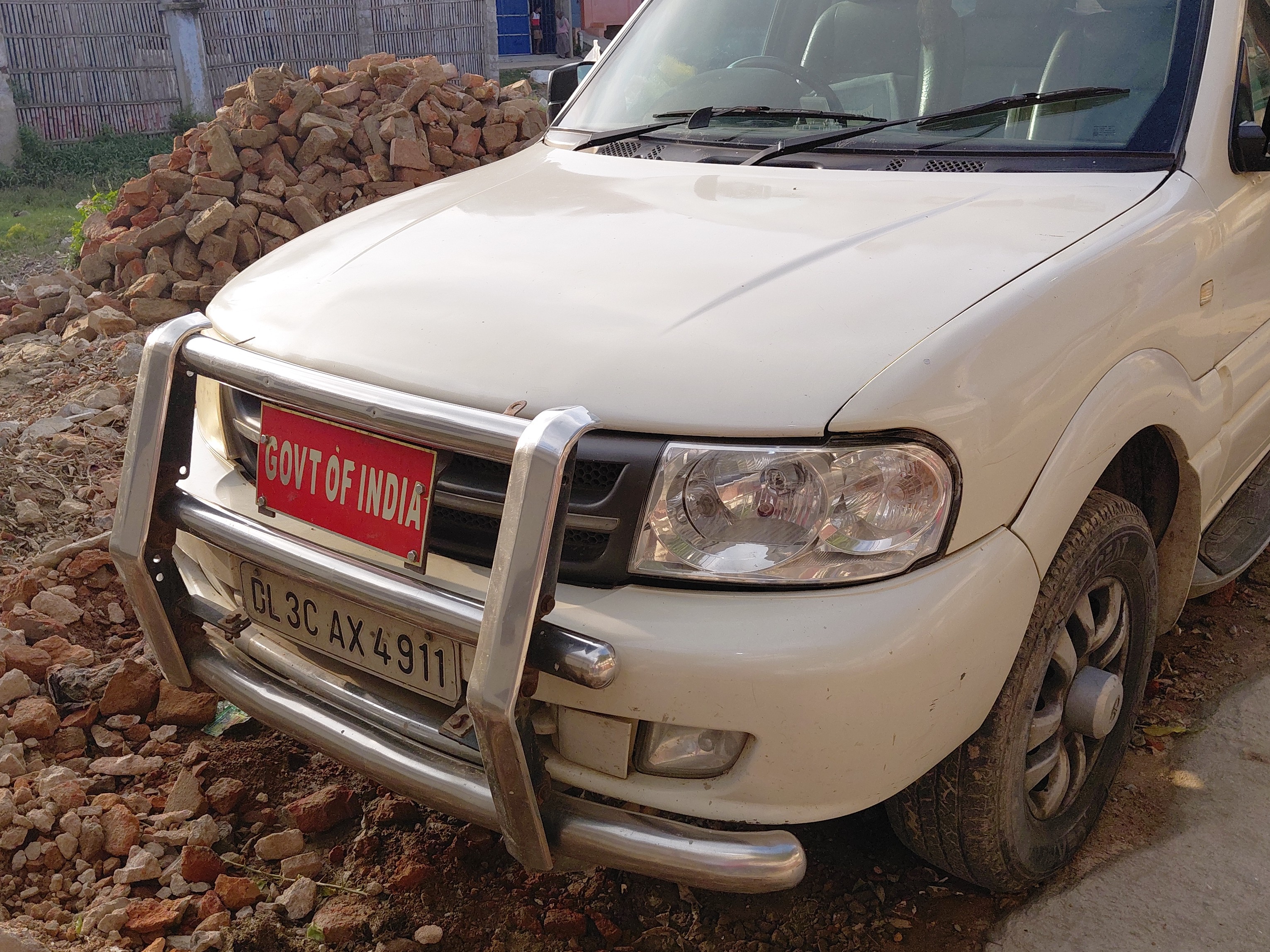 Fake IAS Manish Gupta's car had a 'Govt of India' plaque.