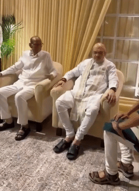During the reception, Union Home Minister Amit Shah was also seen sitting with Sharad Pawar