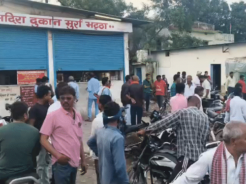 हत्या की वारदात शराब दुकान के सामने हुई।