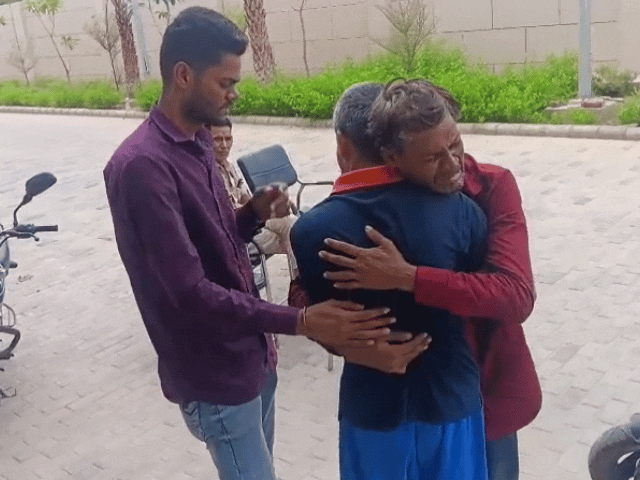 मिलने पर हुए भावुक; छोटे भाई के गायब होने के बाद डिप्रेशन में चला गया था|जोधपुर,Jodhpur - Dainik Bhaskar