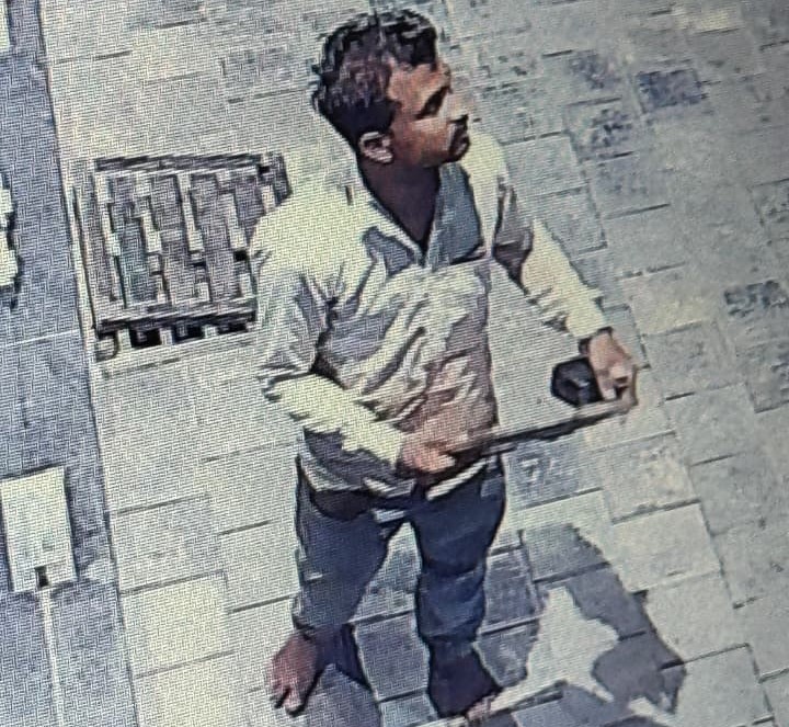 आरोपी बाइक एजेंसी के सीसीटीवी कैमरे में कैद हो गया है।