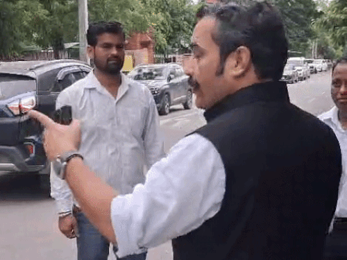आयोग अध्यक्ष ले. कर्नल केसरी सिंह ने परिसर का निरीक्षण किया।