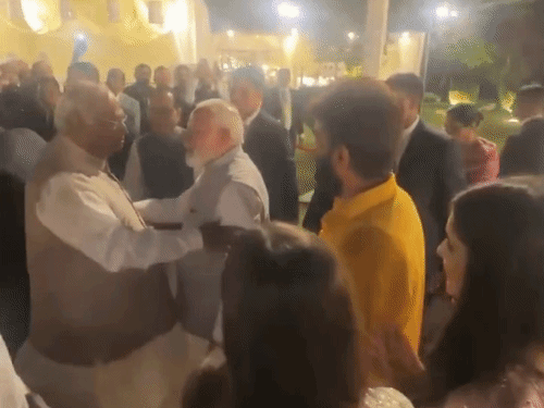 Supriya Sule Daughter Reception | PM Modi Rahul Gandhi Kharge Meeting