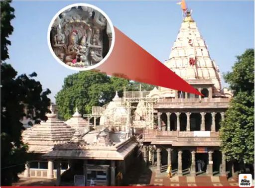 महाकाल मंदिर के यहां स्थित है नागचंद्रेश्वर मंदिर।