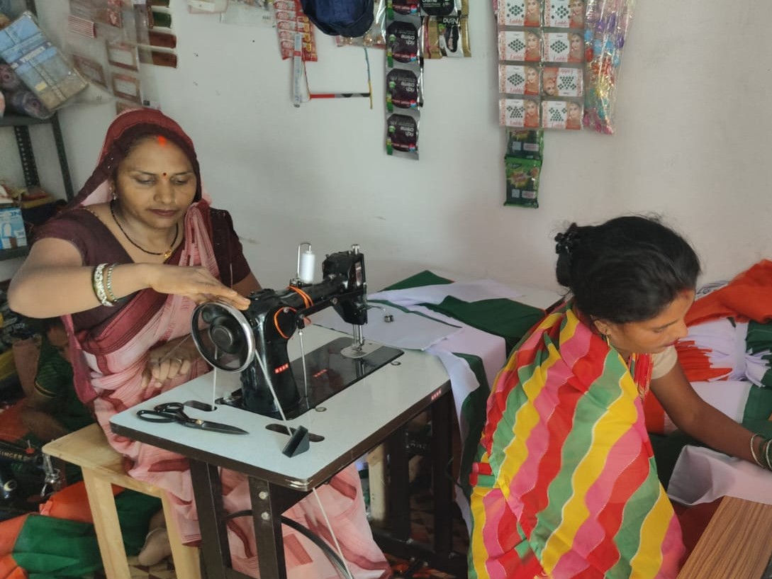 Har Ghar Tiranga Abhiyan Amethi | SHG Women Distribute 12000 Flags