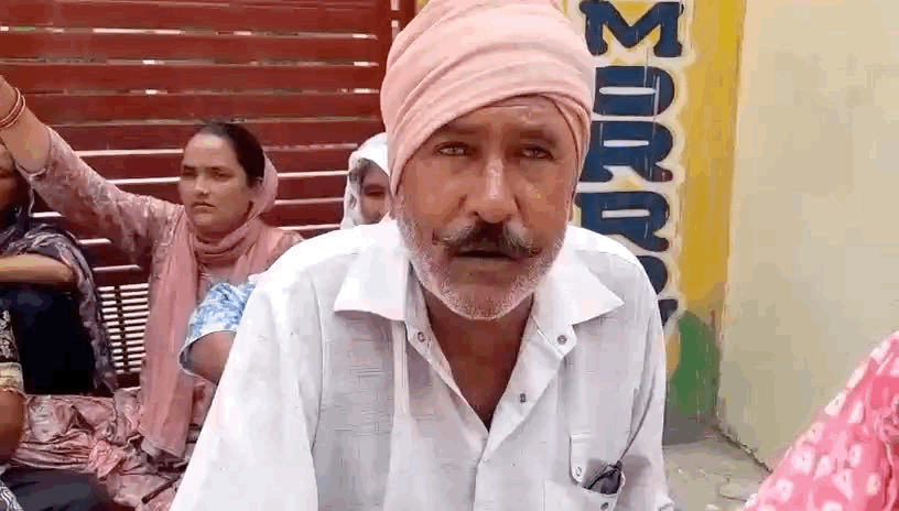 जानकारी देते हुए बच्चे के दादा।
