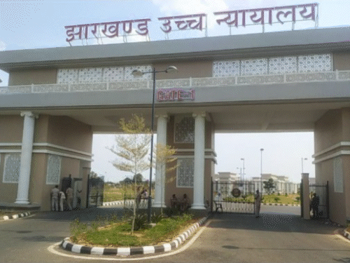 2024 दिसंबर को में झारखंड हाईकोर्ट JSSC-CGL परीक्षा के रिजल्ट पर रोक लगा दी थी।