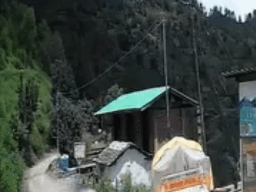 A three-story house collapsed in Rajgarh, Himachal. A mother and daughter inside the house died after being buried under the debris, while two children were seriously injured.