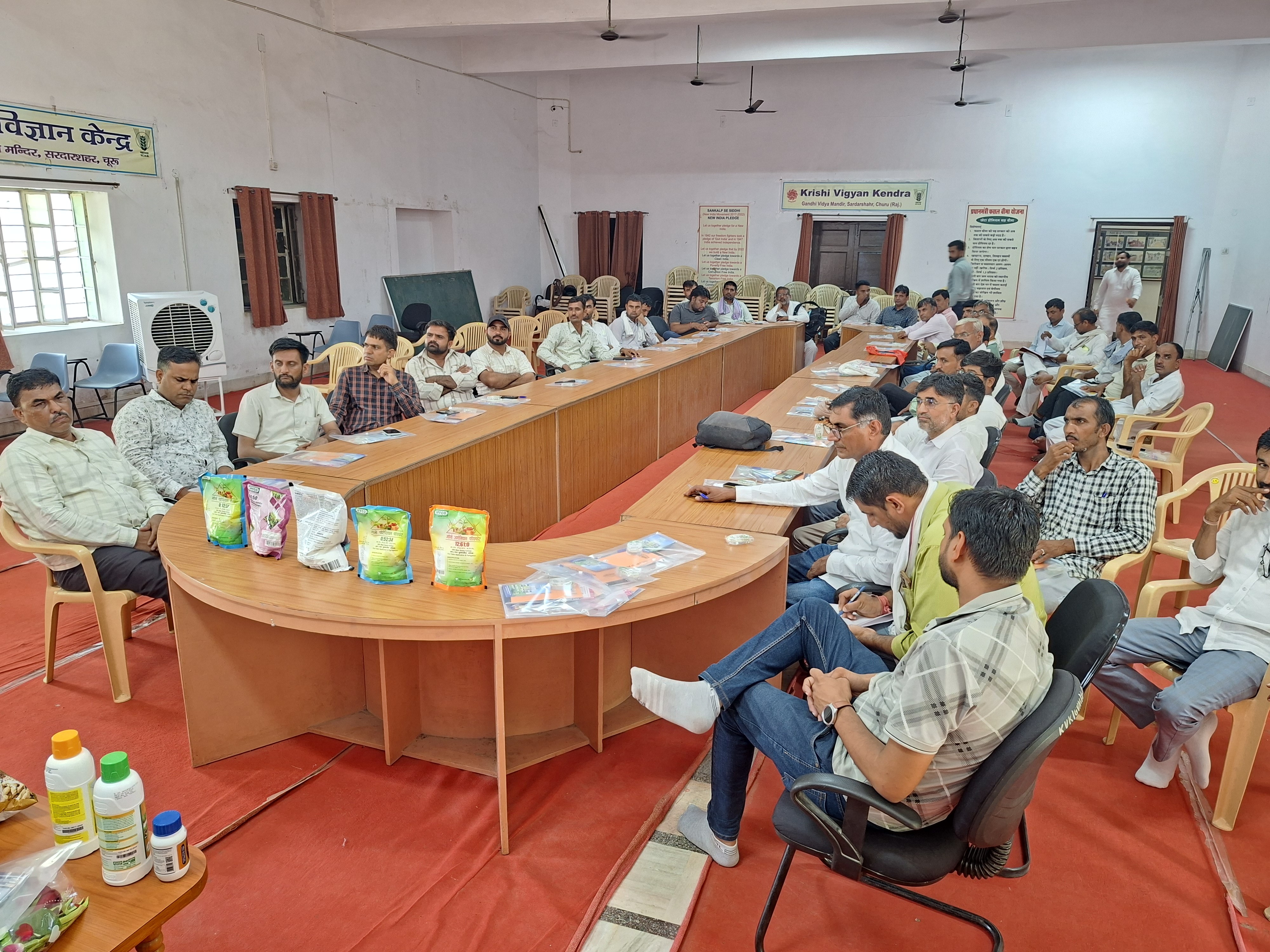 किसानों से फसलों की नियमित निगरानी करने और रोग दिखाई देने पर उचित कृषि प्रबंधन अपनाने की सलाह दी गई।