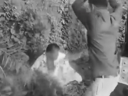 8 अगस्त को 12वीं के छात्र ने ठेकेदार शिवकुमार को सड़क पर दौड़ा-दौड़ाकर मार डाला।