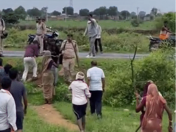 Sheopur Forest Team Attacked During Encroachment Removal | VIDEO