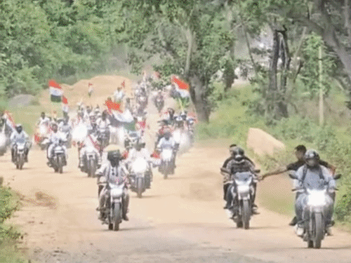 तीन दिवसीय बस्तर तिरंगा यात्रा की शुरुआत नारायणपुर से हुई। - Dainik Bhaskar