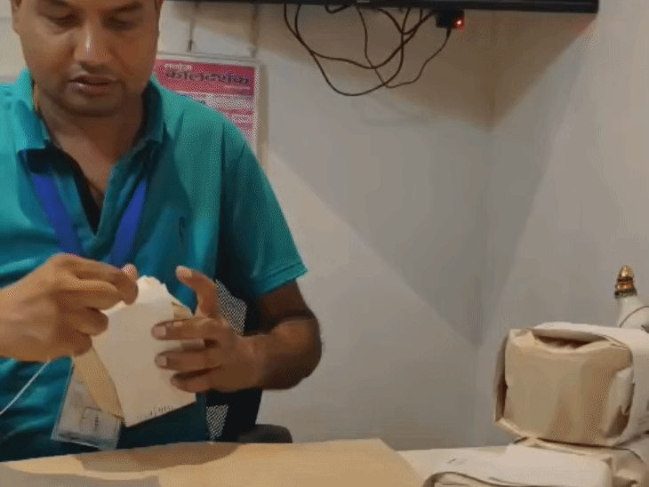 इंदौर में फैक्ट्रियों पर छापा मारकर एनालॉग पनीर जब्त किया गया है।