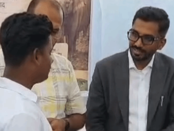 हाथी-मानव संघर्ष में जान गंवाने वालों के परिजनों से मिले अफसर