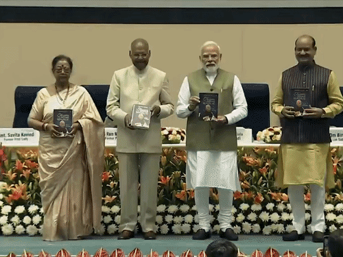 पीएम मोदी ने बुधवार को दिल्ली में पूर्व राष्ट्रपति रामनाथ कोविंद की बायोग्राफी लॉन्च की। - Dainik Bhaskar