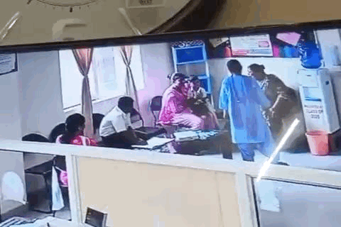 सीसीटीवी में मां के साथ नजर आया बच्चा।