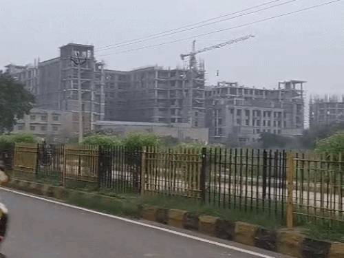 मिनी बाईपास से दिखाई देते हुए मेडिकल कॉलेज की बिल्डिंग।