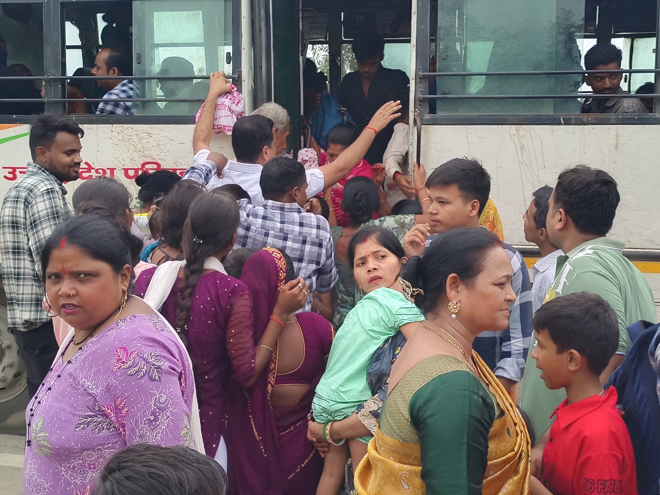 पिछले साल भी 3 दिन के लिए महिलाओं को बसों में फ्री सफर करने का मौका मिला था।