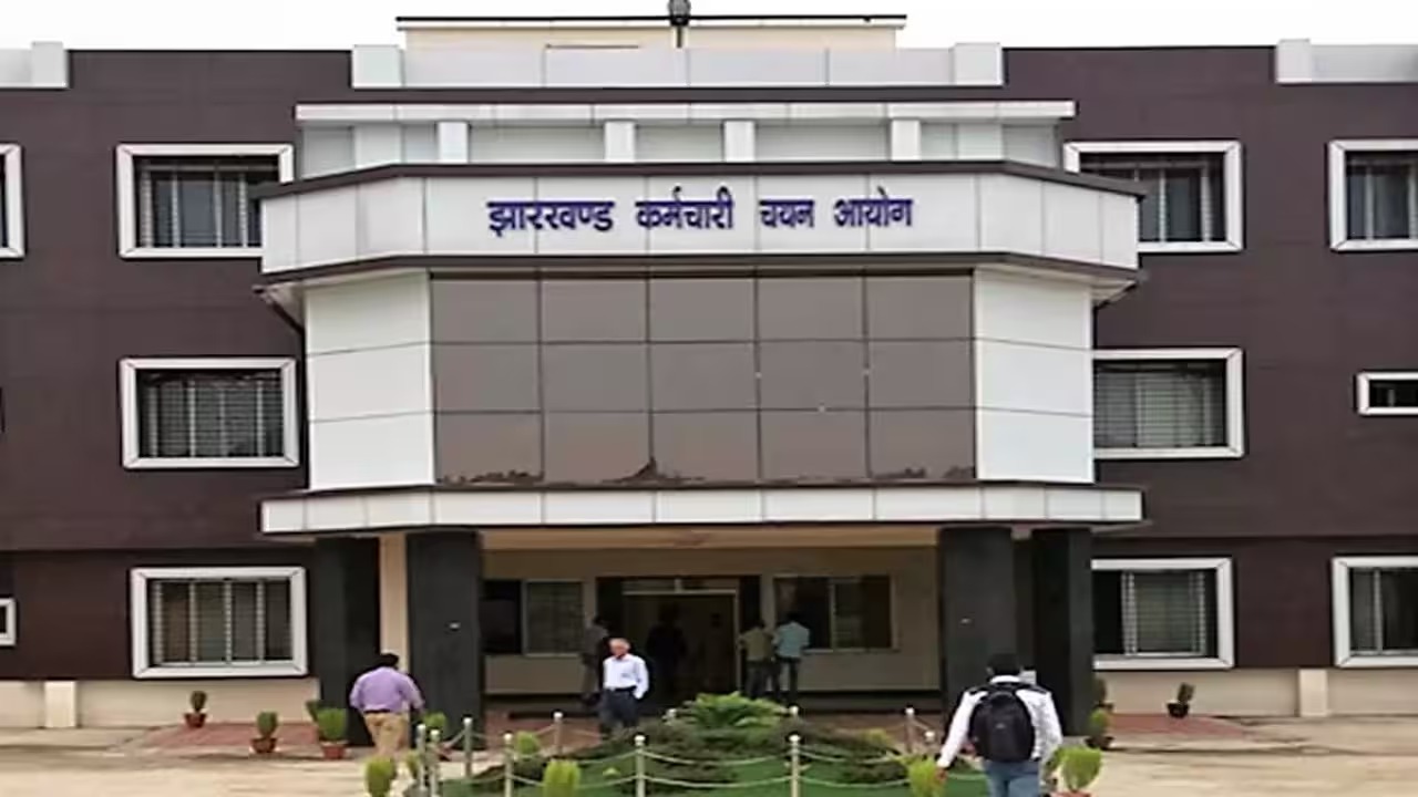 झारखंड कर्मचारी चयन आयोग (JSSC) की स्थापना 6 दिसंबर 2008 को झारखंड कर्मचारी चयन आयोग अधिनियम 2008 के तहत की गई थी।