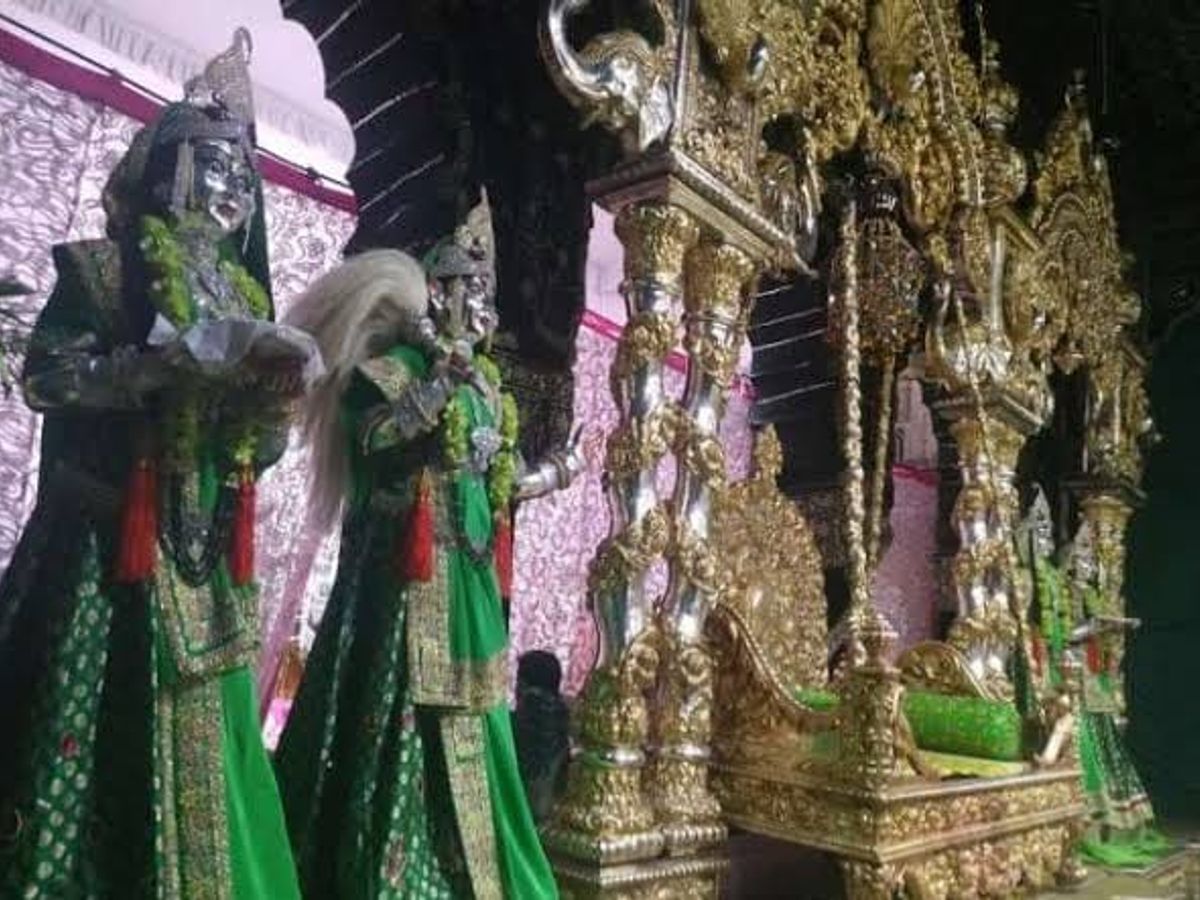19 अगस्त 1947 को ठाकुर बांके बिहारी जी ने बैठकर भक्तों को पहली बार दर्शन दिए थे