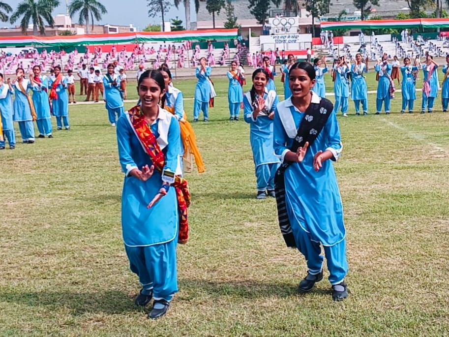 सभ्याचार कार्यक्रम में गिद्धा और भंगड़ा की प्रस्तुतियां दीं गईं।
