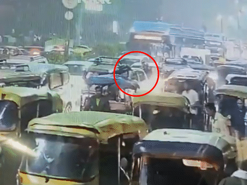 10 नवंबर 2025 की शाम लाल किले के पास हुए इस धमाके में 11 लोगों की मौत हुई थी, जबकि कई घायल हुए थे।  - Dainik Bhaskar