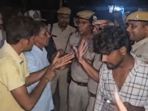 प्रॉपर्टी डीलर की मौत बाद हंगामे की सूचना पर पुलिस मौके पर पहुंची।