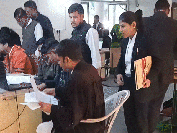 नगर निगम ने शहर की सड़कों पर 5 साल में हुए खर्चों का रिकॉर्ड पेश किया। - Dainik Bhaskar