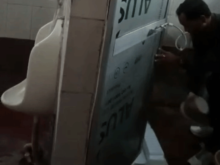 It is alleged that Shashikant Mahant was cleaning the toilet at the behest of the Collector.