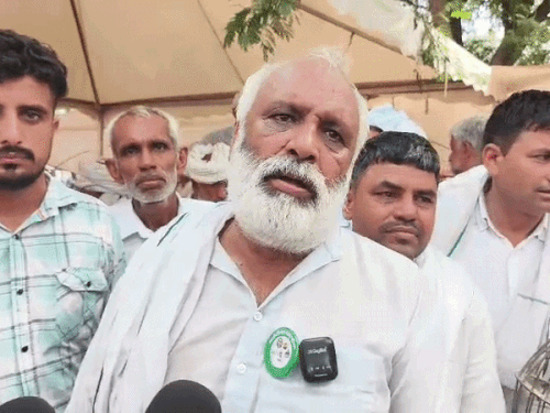 धरना कमेटी के सदस्य सुरेश कोथ ने कहा कि आरोपी विधायक का रिश्तेदार है।
