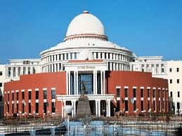 झारखंड विधानसभा में भी छात्रों का मामला उठा। चल रहा मानसून सत्र एक दिन पहले ही खत्म कर दिया गया।