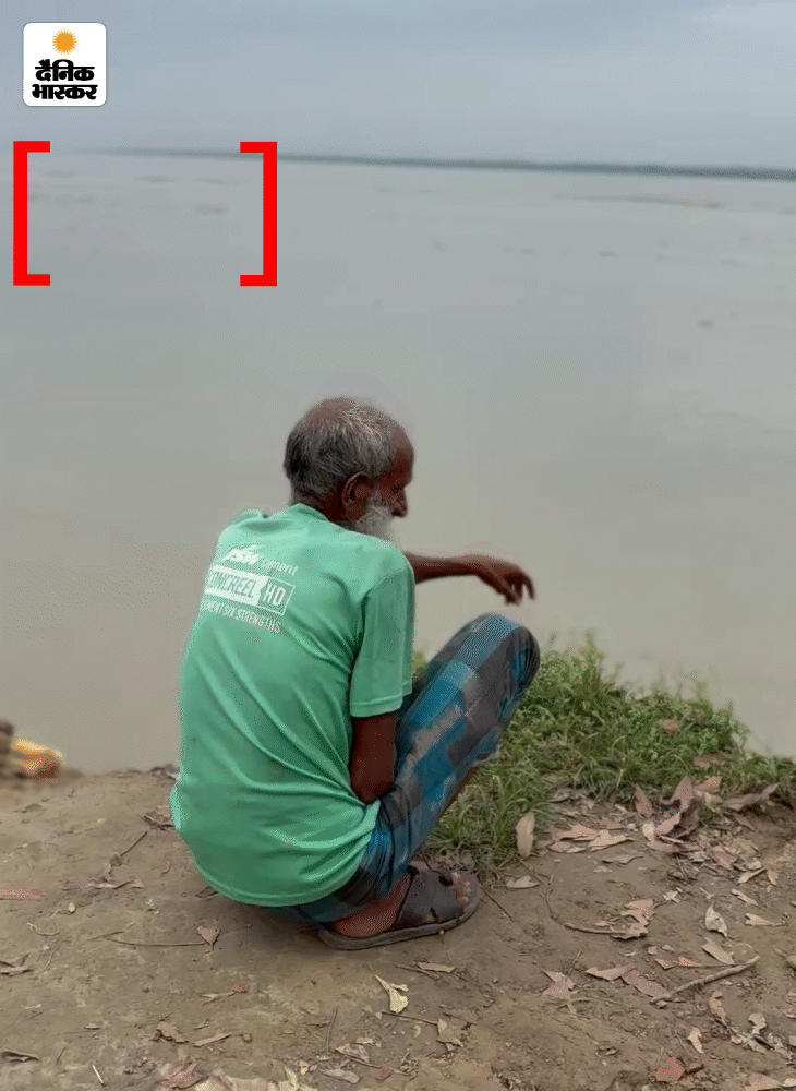 फोटो में लाल घेरे वाली जगह पर कभी लारूखाकीदियार गांव हुआ करता था। पद्मा नदी के कटान में ये गांव और वहां मौजूद BSF कैंप बह गया।