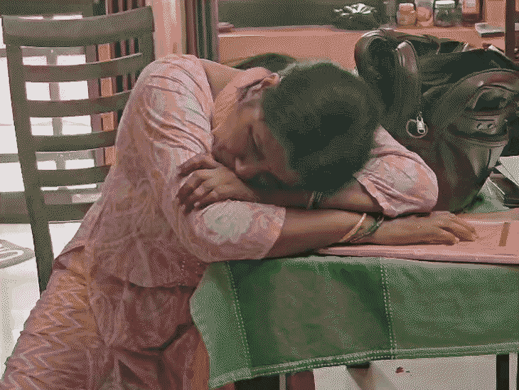 बहन भाई को याद कर रोने लगीं। बोलीं- अगर दो दिन पहले आ जाती तो भैया को बचा लेती।