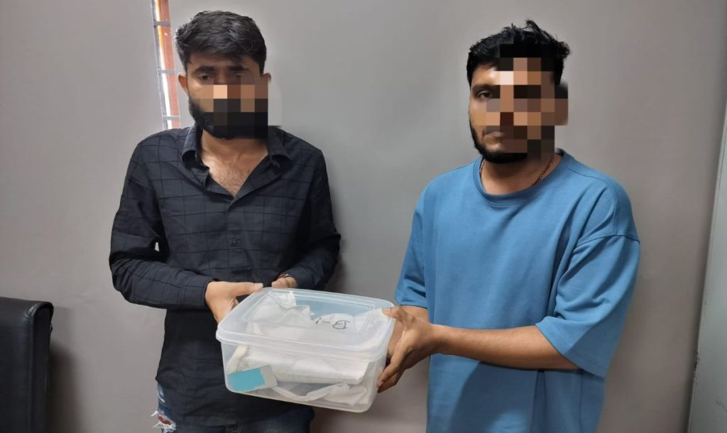 दोनों संदिग्धों को आगे की कार्रवाई के लिए डीआरआई नागपुर के हवाले कर दिया गया है।