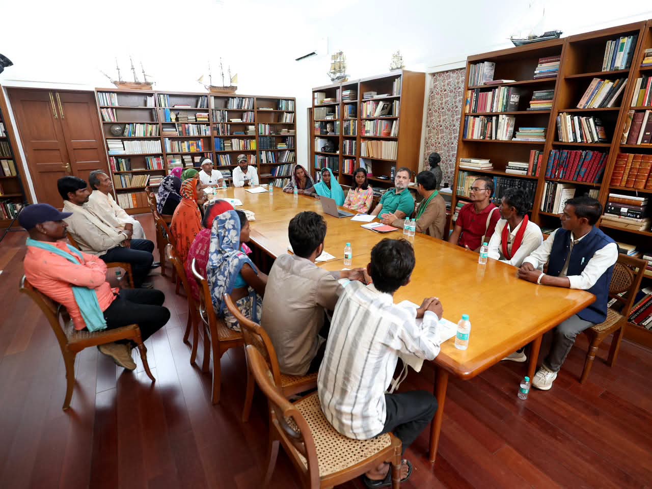 Tribal satyagrahis protesting against the Ken-Betwa project in Madhya Pradesh met Congress leader Rahul Gandhi.