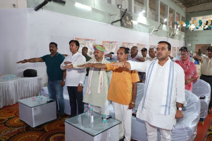विभाजन विभीषिका स्मृति दिवस के अवसर पर प्रदर्शनी में शामिल भाजपा नेता व अन्य।