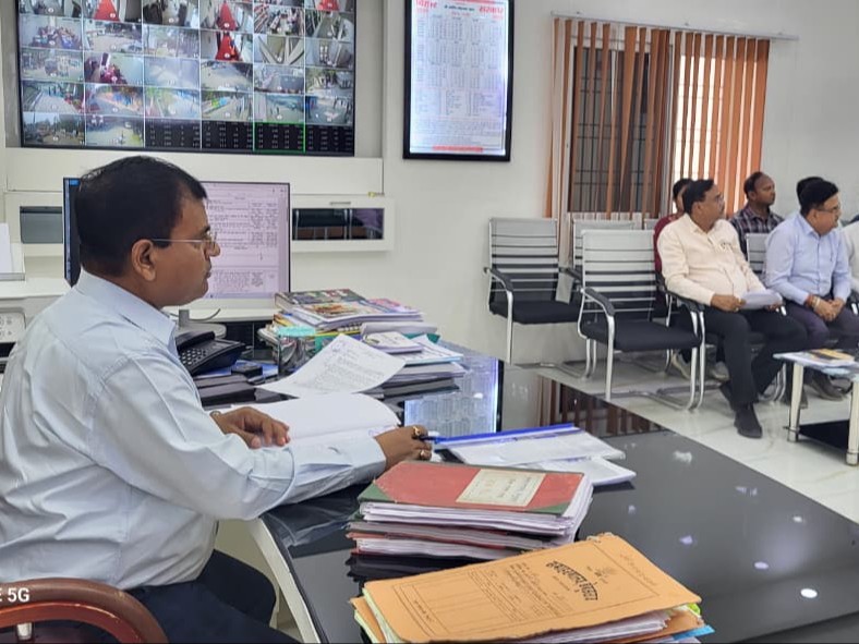 डीएम ने बताया कि पारिवारिक एवं आपसी भूमि विवादों के समाधान के लिए जिला प्रशासन ने एक विशेष कार्ययोजना लागू की है।