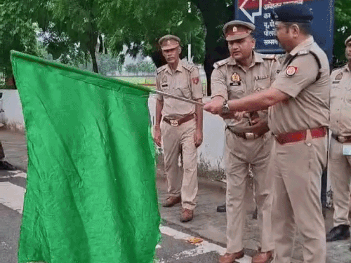 एसपी क्राइम अवनीश कुमार ने तिरंगा यात्रा को झंडी दिखाकर रवाना किया।