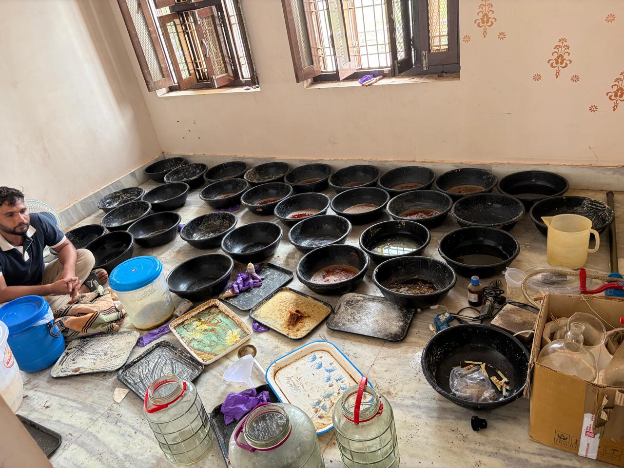 MD ड्रग्स बनाने में काम आने वाला सामान।